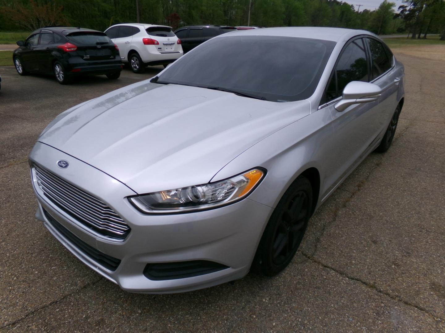 2016 Silver /Black Ford Fusion SE (3PA6P0H72GR) with an 2.5L engine, automatic transmission, located at 401 First NE, Bearden, AR, 71720, (870) 687-3414, 33.726528, -92.611519 - Photo#0